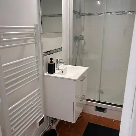 Renovated Flat Near Tour Eiffel * Parijs