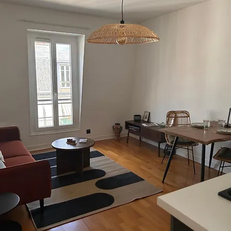 Renovated Flat Near Tour Eiffel * Parijs