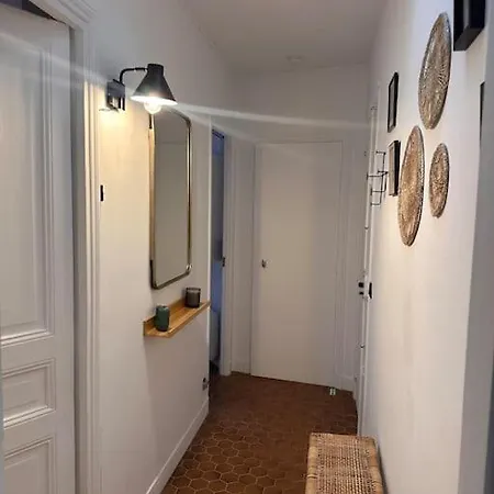 Renovated Flat Near Tour Eiffel Appartement Parijs