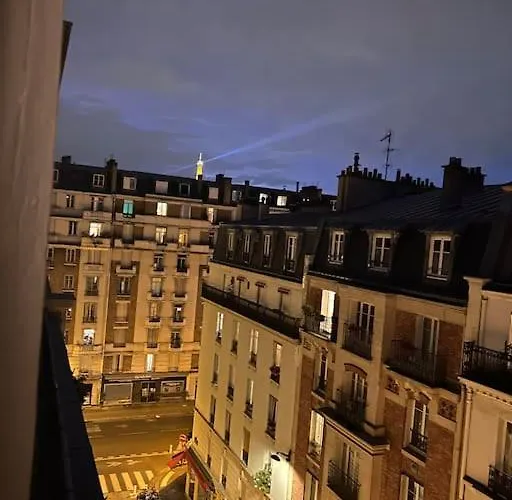 Renovated Flat Near Tour Eiffel דירה