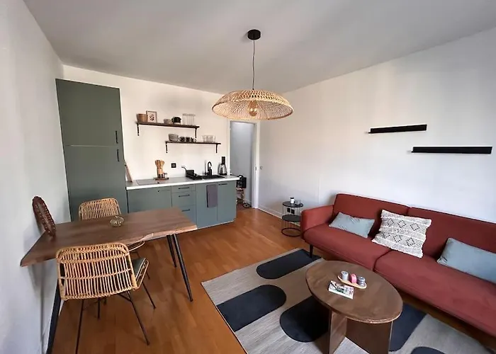 Renovated Flat Near Tour Eiffel דירה *