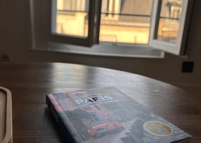 דירה Renovated Flat Near Tour Eiffel פריז